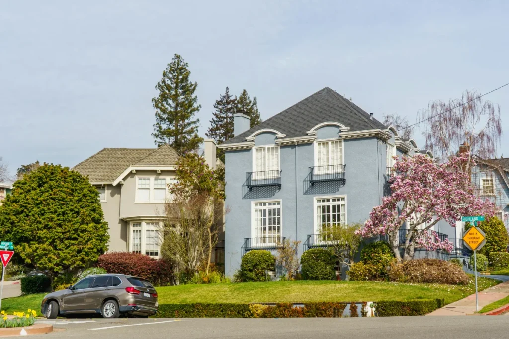 Homes for sale in La Mesa neighborhood with local real estate guidance